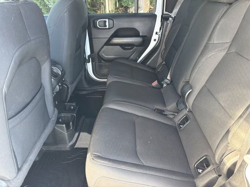 Used 2021 Jeep Gladiator Overland image 16