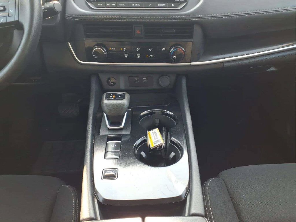 Used 2024 Nissan Rogue S FWD image 11