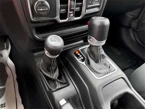 Used 2021 Jeep Wrangler Unlimited Sahara w/ Uconnect 4C Nav & Sound Group image 17