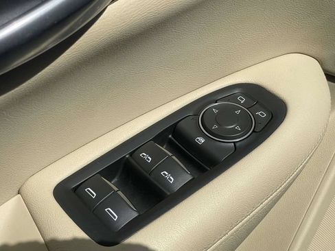 Used 2018 Cadillac XT5 AWD image 18