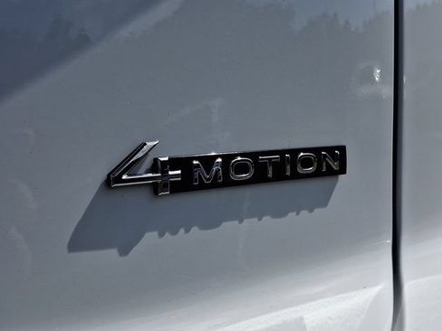Used 2024 Volkswagen Atlas Cross Sport SE AWD/4WD image 28