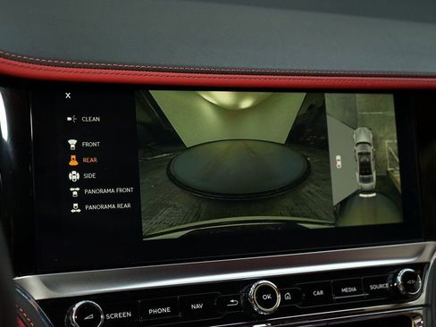 Used 2021 Bentley Flying Spur V8 image 19