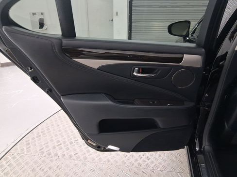 Used 2014 Lexus LS 460 w/ Comfort Package image 28