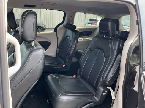 Used 2020 Chrysler Voyager Lxi FWD image 22