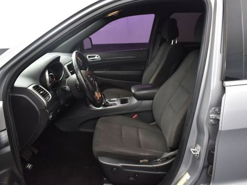 Used 2020 Jeep Grand Cherokee Laredo image 9