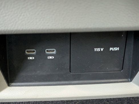 Used 2023 Volkswagen Atlas SE image 19