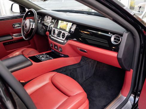 Used 2016 Rolls-Royce Ghost image 38