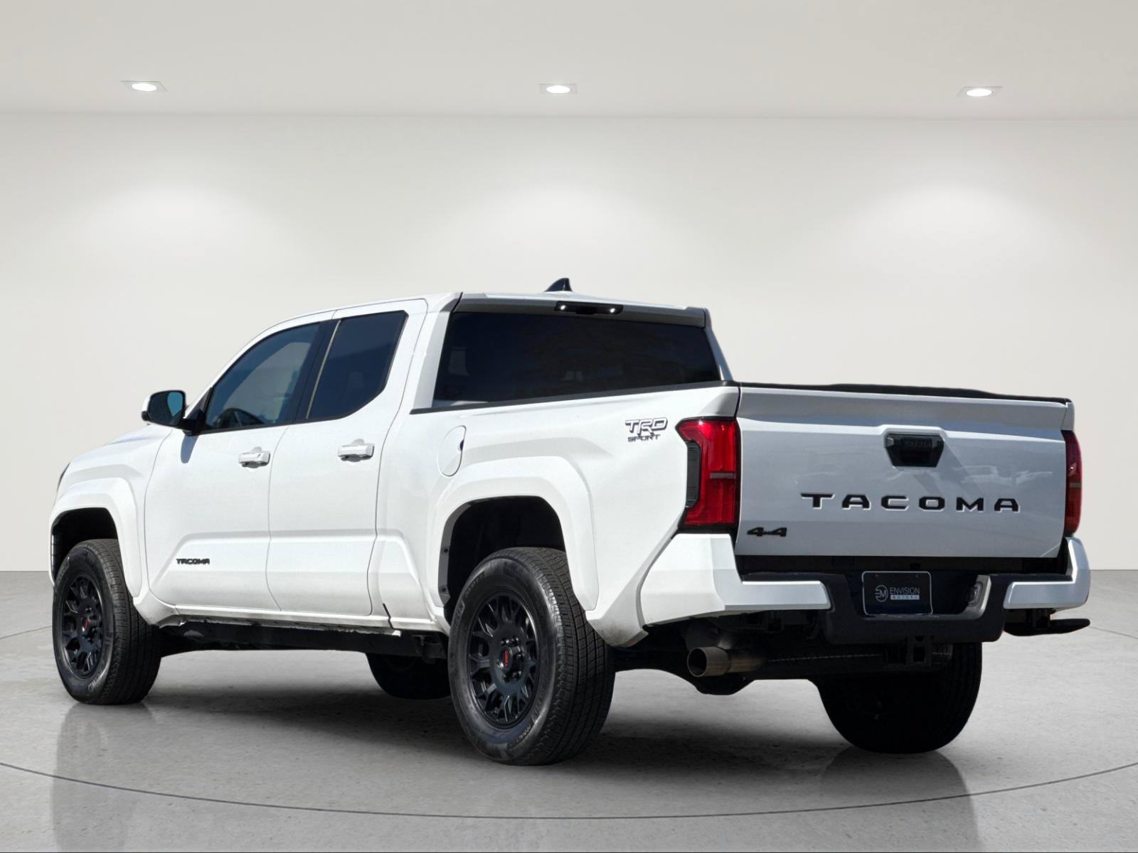 Used 2025 Toyota Tacoma TRD Sport AWD/4WD image 4