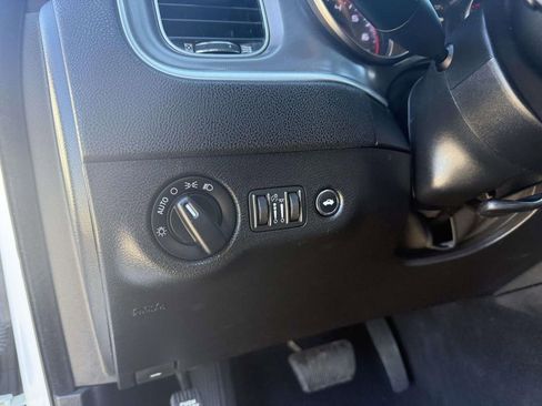 Used 2019 Dodge Charger SXT w/ Leather Interior Group image 14