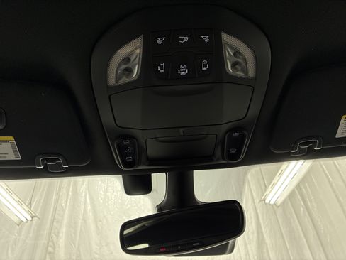 Used 2020 Chrysler Pacifica Touring-L Plus w/ Advanced Safetytec Group FWD image 21