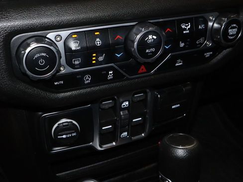 Used 2024 Jeep Wrangler Sport S image 29