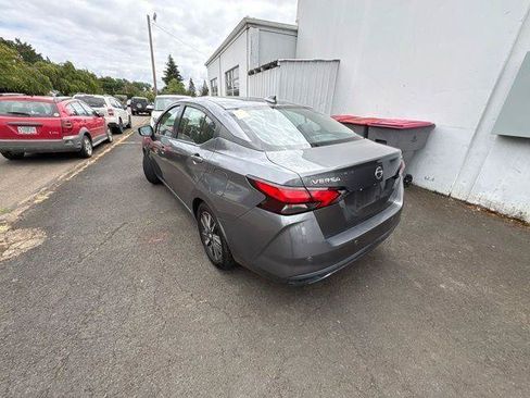 Used 2021 Nissan Versa SV FWD image 4