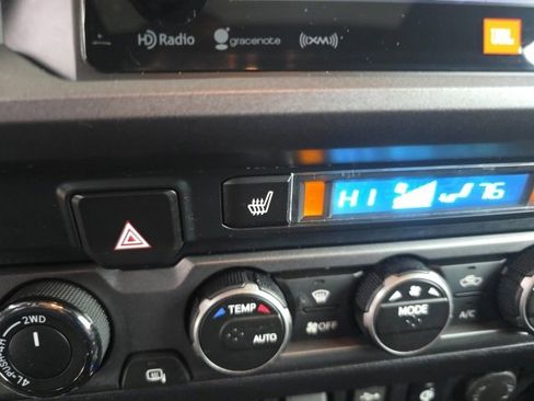 Used 2019 Toyota Tacoma Limited image 30