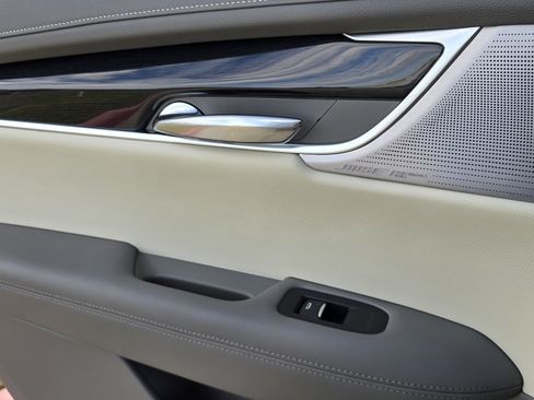 Used 2024 Cadillac XT6 Premium Luxury w/ Technology Package image 20