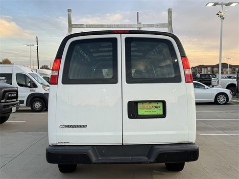 Used 2018 Chevrolet Express 2500 Extended image 5