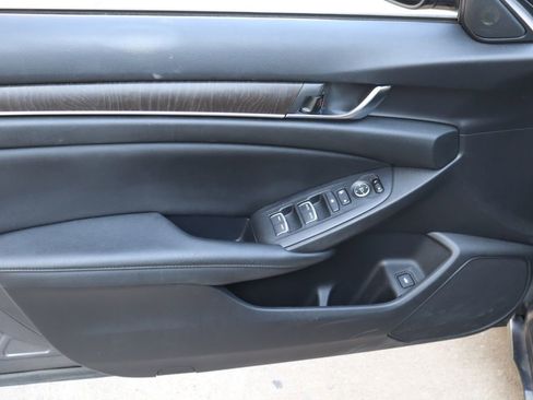 Used 2020 Honda Accord EX image 19