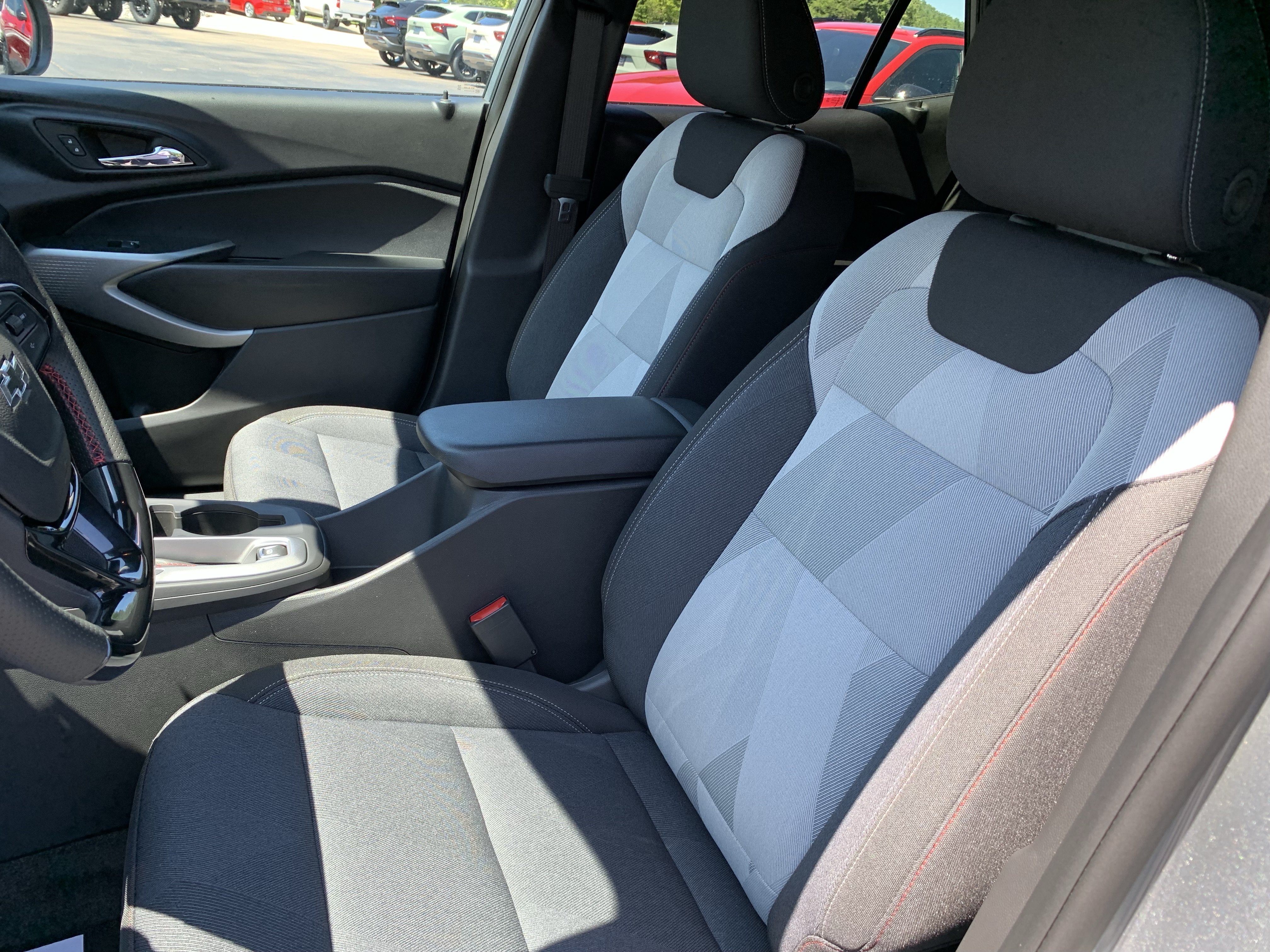 New 2026 Chevrolet Trax RS w/ Sunroof Package FWD image 8