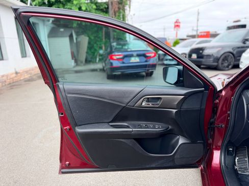 Used 2017 Honda Accord Sport image 11