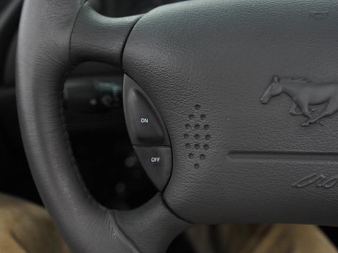Used 2002 Ford Mustang Convertible RWD image 20
