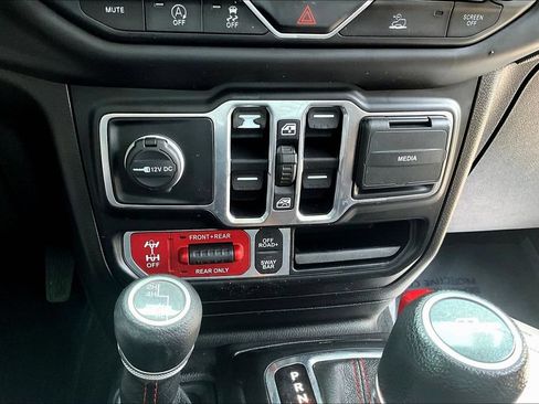 Used 2020 Jeep Gladiator Rubicon AWD/4WD image 17