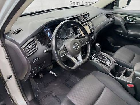 Used 2017 Nissan Rogue SV w/ SV Premium Package AWD/4WD image 9