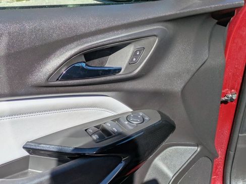 Used 2025 Chevrolet Trax LT w/ LT Convenience Package image 13