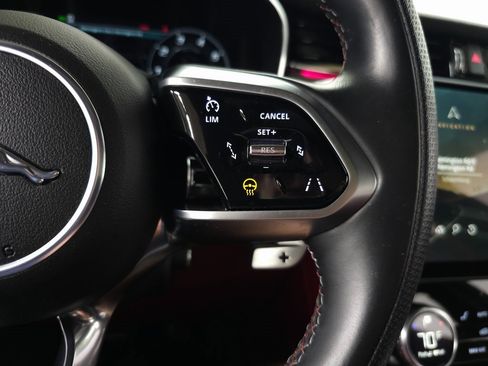 Used 2022 Jaguar F-PACE SVR image 23