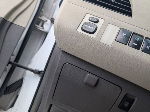 Used 2012 Toyota Sienna LE image 36