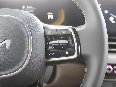 New 2026 Kia Carnival EX image 17