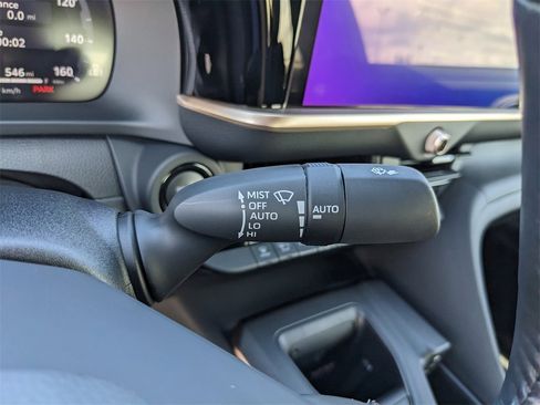 Used 2023 Toyota Crown Limited image 34