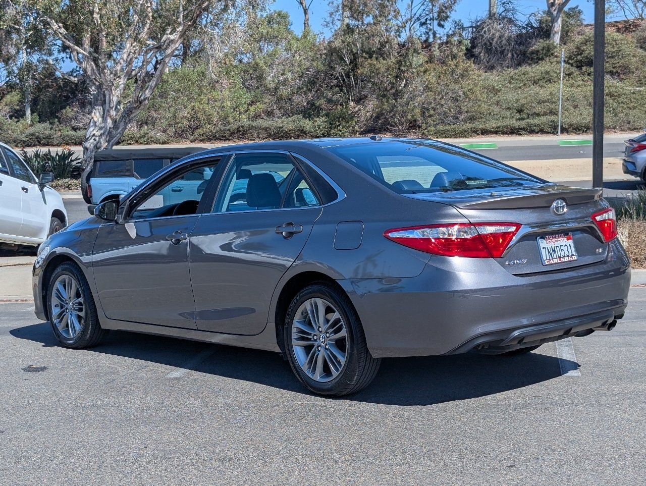 Used 2016 Toyota Camry SE w/ Moonroof Package FWD image 11