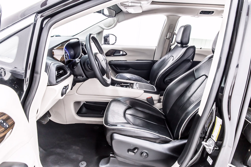 Used 2022 Chrysler Pacifica Limited FWD image 25
