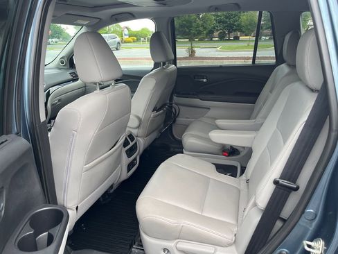 Used 2019 Honda Pilot Touring image 11