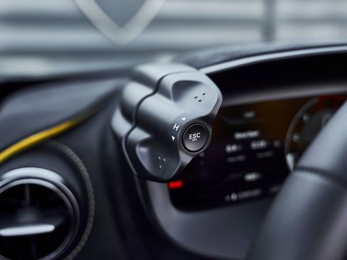 Used 2026 McLaren 750S Spider RWD image 61