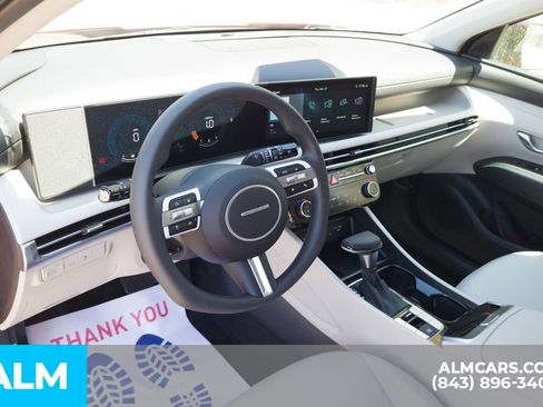 Used 2025 Hyundai Tucson SEL FWD image 12