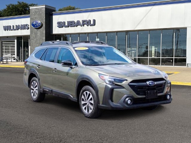 Used 2025 Subaru Outback Premium AWD/4WD image 1