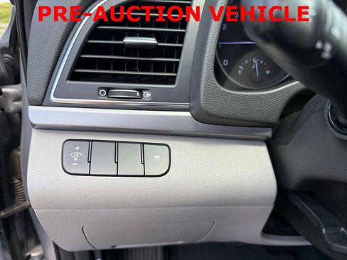 Used 2017 Hyundai Elantra SE FWD image 24