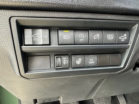 Used 2022 Toyota Tundra SR5 w/ SR5 Premium Package image 15