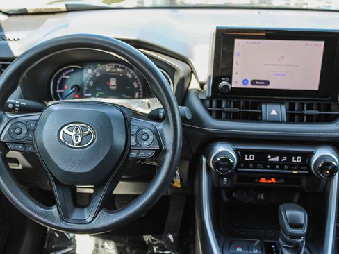 Used 2024 Toyota RAV4 LE AWD/4WD image 15