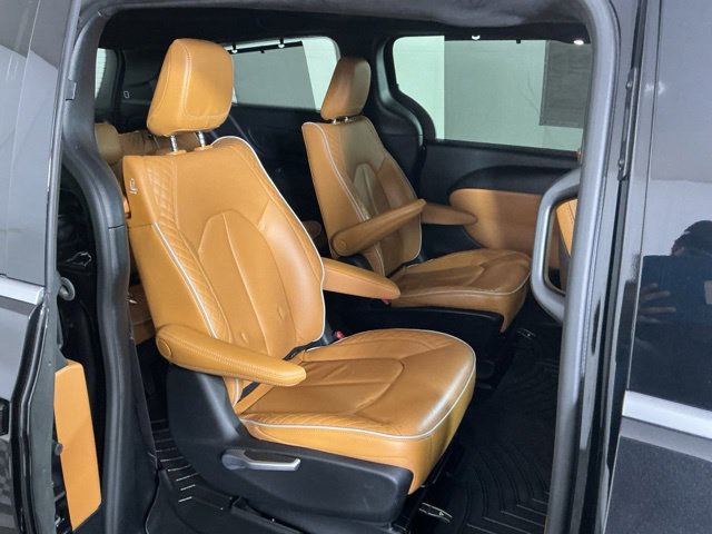 Used 2023 Chrysler Pacifica Pinnacle FWD image 6