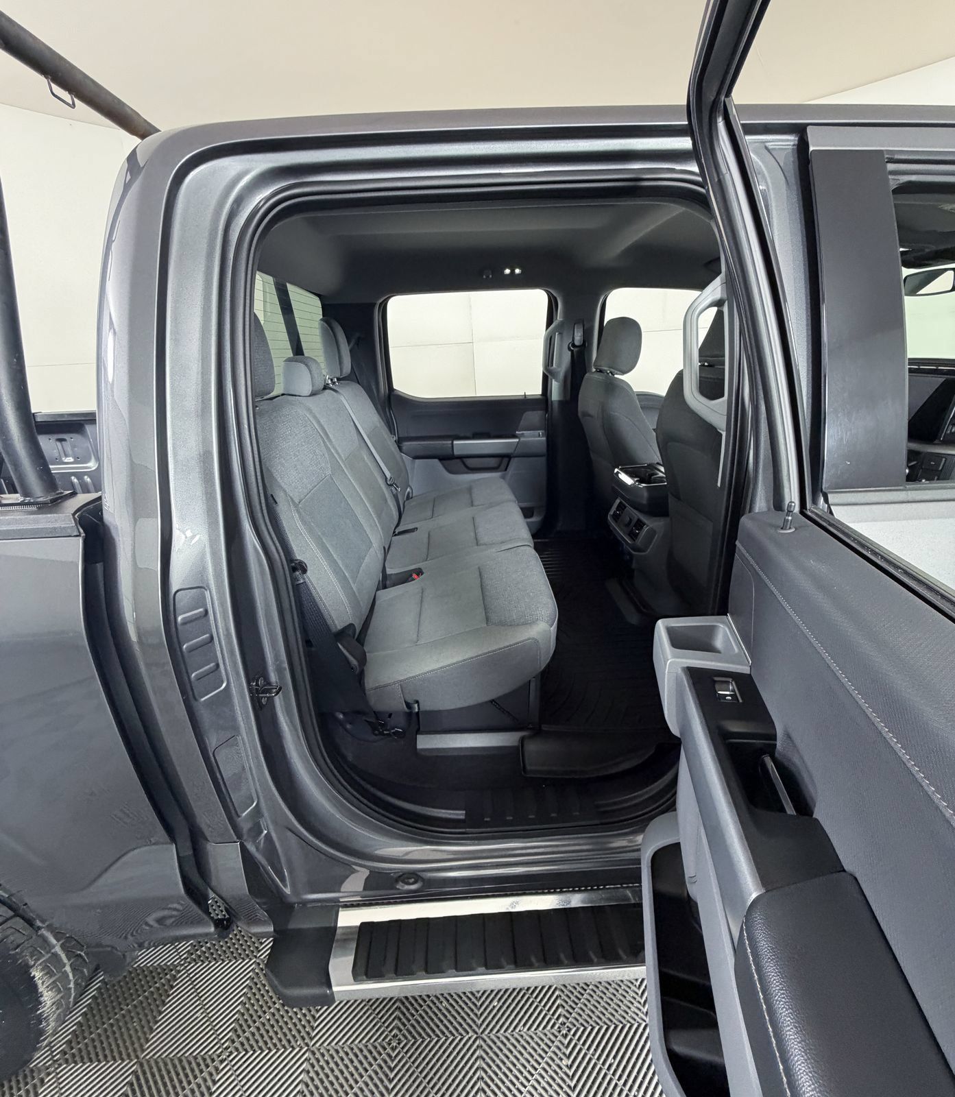 Used 2024 Ford F150 XLT w/ Mobile Office Package RWD image 5