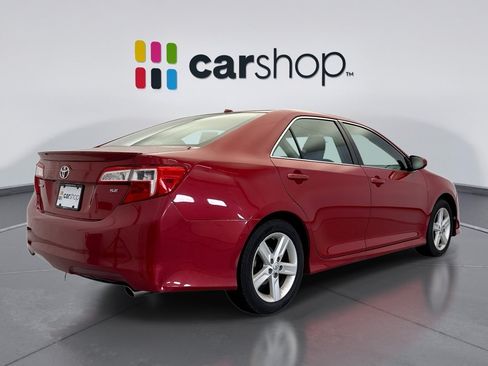 Used 2014 Toyota Camry SE w/ Moonroof Package FWD image 5