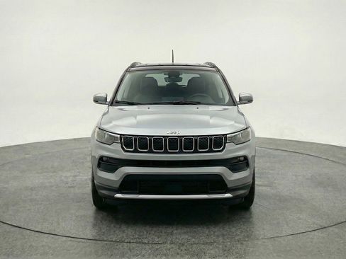 Used 2025 Jeep Compass Limited AWD/4WD image 2