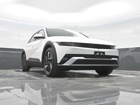 New 2025 Hyundai Ioniq 5 SE image 28