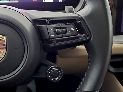 Used 2025 Porsche Cayenne Base image 25