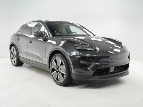 Used 2025 Porsche Macan 4S Electric AWD/4WD image 9