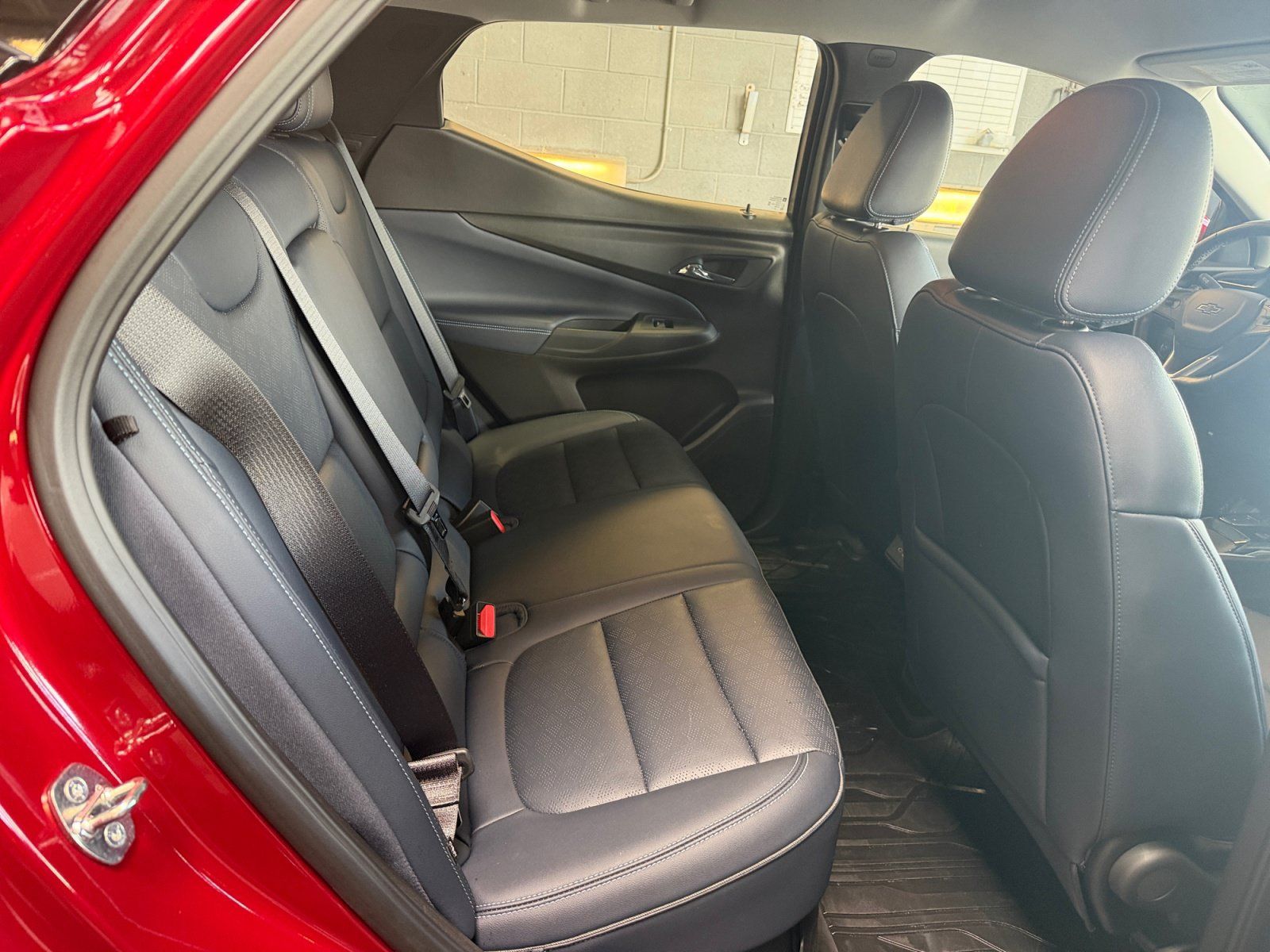 Used 2022 Chevrolet Bolt EUV LT w/ Convenience Package FWD image 18