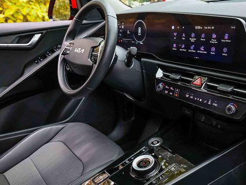 Certified 2024 Kia Niro Wind w/ Wind Preserve Package image 26