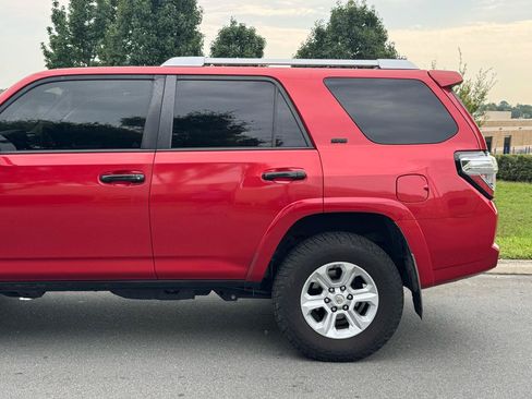 Used 2017 Toyota 4Runner SR5 RWD image 10