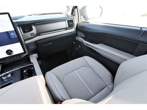 Certified 2023 Ford Expedition Limited image 13